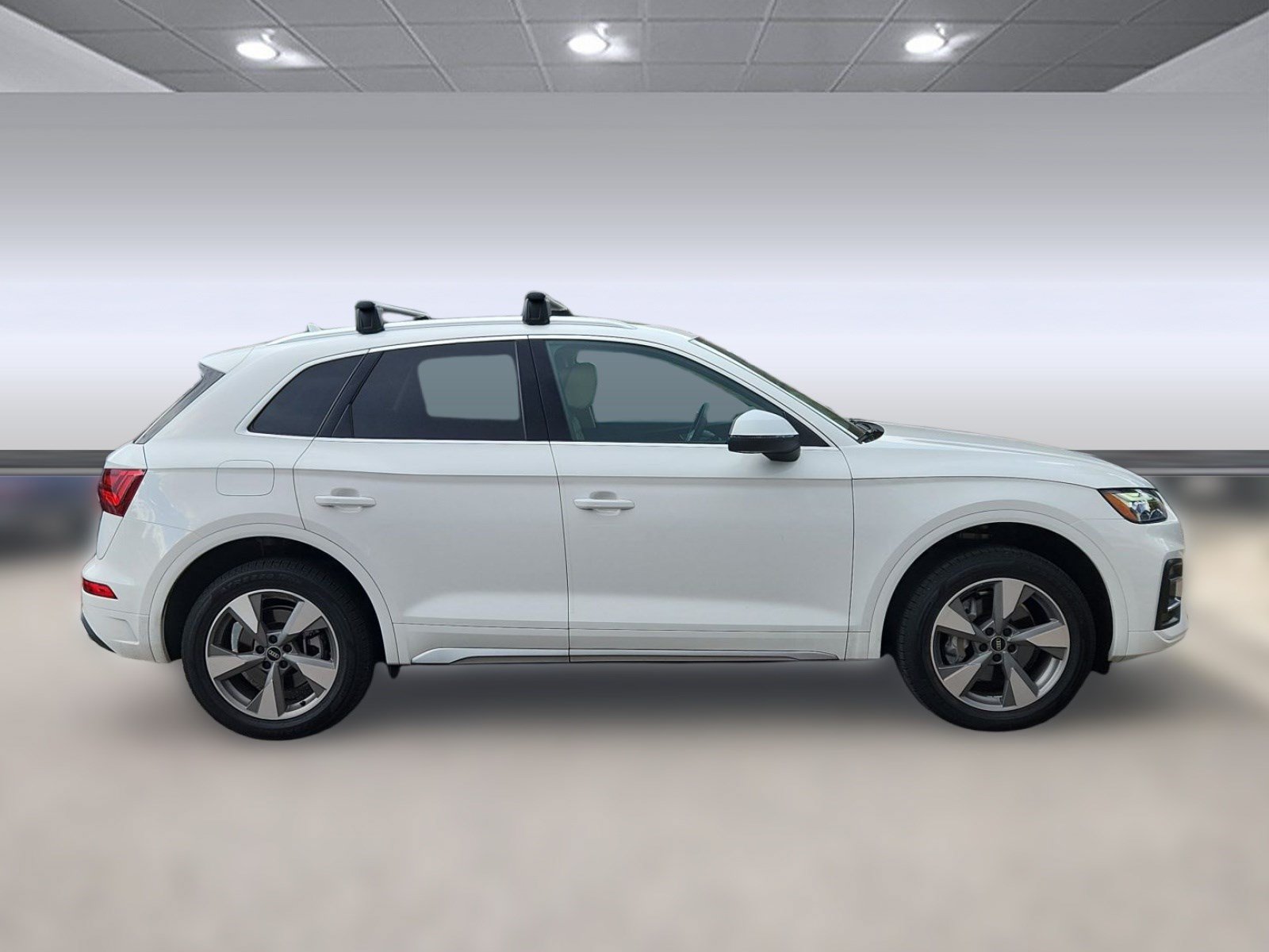 Used 2023 Audi Q5 2.0T Premium Plus w/ Premium Plus Package AWD/4WD image 2