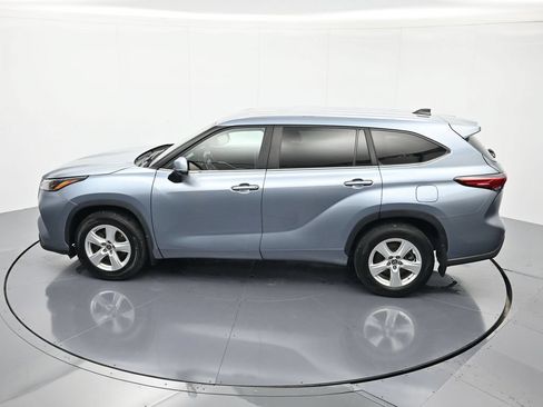 Used 2023 Toyota Highlander LE AWD/4WD image 35