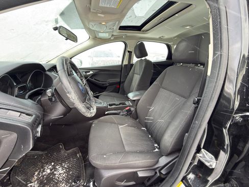 Used 2015 Ford Focus SE w/ SE Sport Package image 2