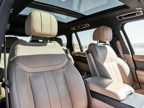 Used 2025 Land Rover Range Rover Long Wheelbase SE image 40