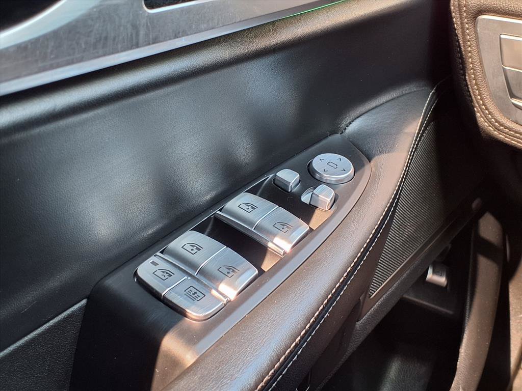 Used 2022 BMW 740i w/ M Sport Package RWD image 31