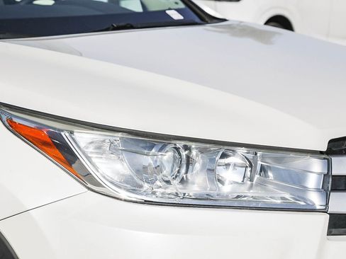 Used 2018 Toyota Highlander XLE FWD image 8