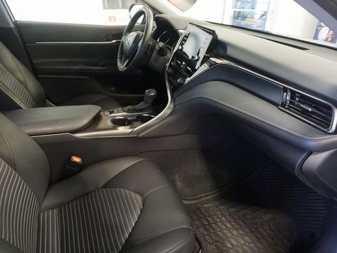 Used 2024 Toyota Camry SE w/ Convenience Package image 21