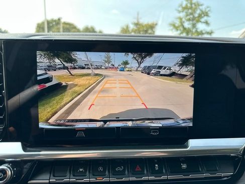 Used 2025 GMC Sierra 1500 SLT AWD/4WD image 30