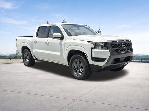 Certified 2025 Nissan Frontier SV RWD image 32