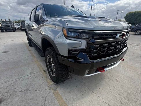 Used 2023 Chevrolet Silverado 1500 ZR2 w/ Technology Package AWD/4WD image 3