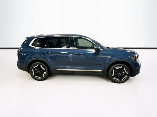 Used 2024 Kia Telluride EX w/ EX Captain's Chair Package AWD/4WD image 8