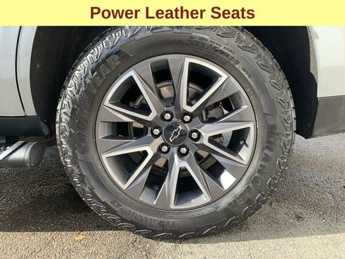 Used 2024 Chevrolet Tahoe Z71 w/ Luxury Package image 9