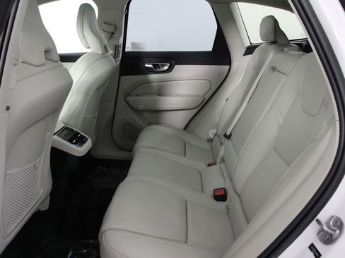 Used 2023 Volvo XC60 B5 Ultimate image 32