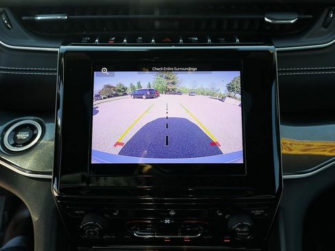 Used 2023 Jeep Grand Cherokee Altitude AWD/4WD image 17
