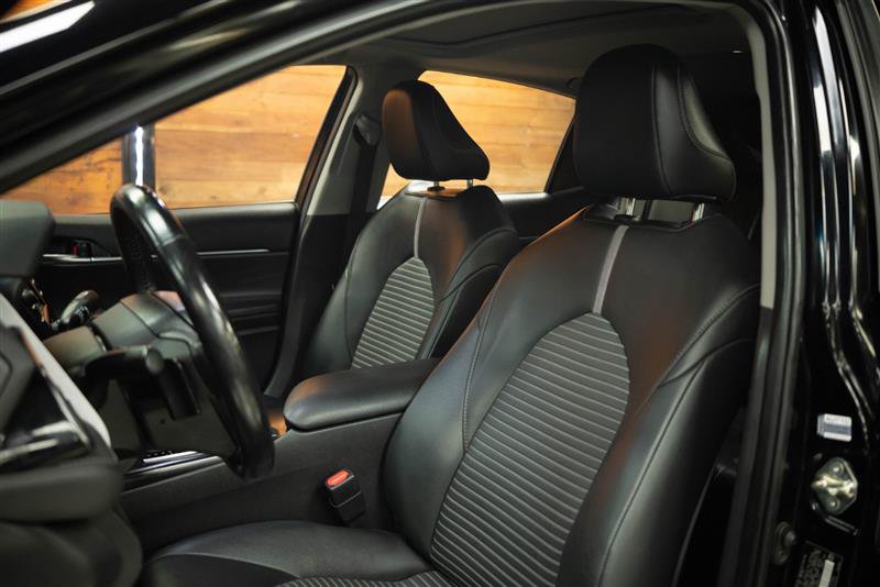 Used 2020 Toyota Camry SE w/ Carpet Mat Package FWD image 10