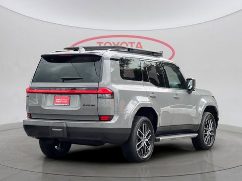 Used 2024 Lexus GX 550 image 3