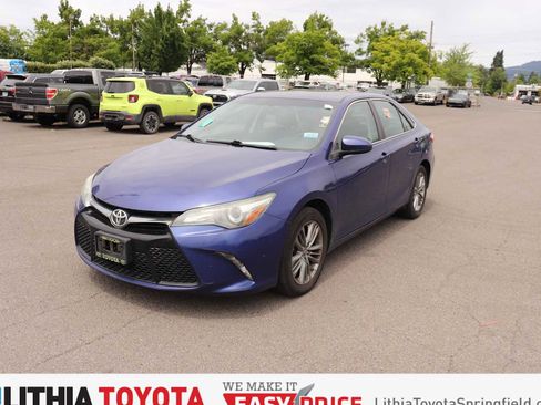 Used 2015 Toyota Camry SE w/ Moonroof Package FWD image 1