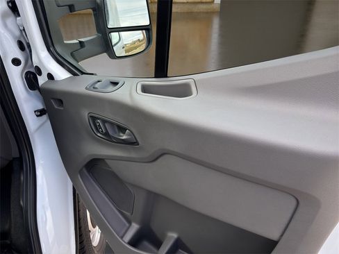 New 2025 Ford Transit 250 148 Medium Roof image 12