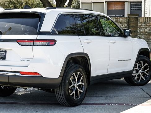 Used 2023 Jeep Grand Cherokee Limited image 17