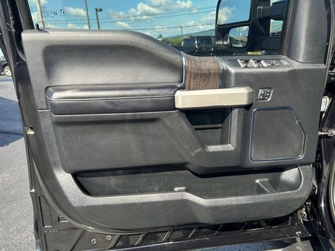 Used 2021 Ford F350 Lariat image 17