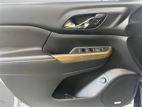 Used 2018 GMC Acadia SLE w/ Driver Alert Package I AWD/4WD image 9