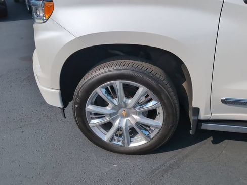Used 2023 Chevrolet Silverado 1500 High Country w/ High Country Premium Package AWD/4WD image 18