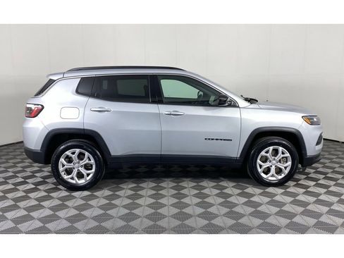 Used 2024 Jeep Compass Latitude image 19