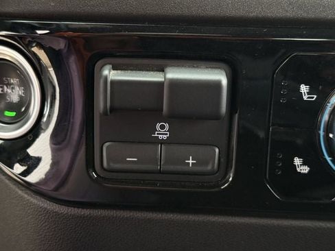 Used 2025 GMC Sierra 1500 SLT AWD/4WD image 21