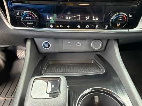 Used 2022 Nissan Rogue SV w/ SV Premium Package FWD image 29