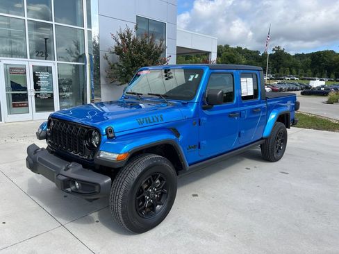 Used 2024 Jeep Gladiator Sport AWD/4WD image 1