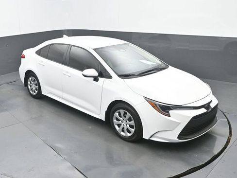 Used 2025 Toyota Corolla LE image 28