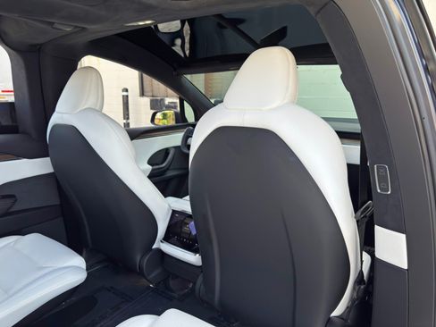 Used 2023 Tesla Model X AWD/4WD image 39