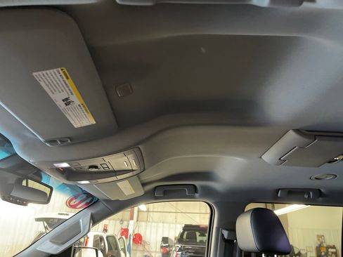 Used 2018 Chevrolet Tahoe LT w/ Luxury Package AWD/4WD image 13