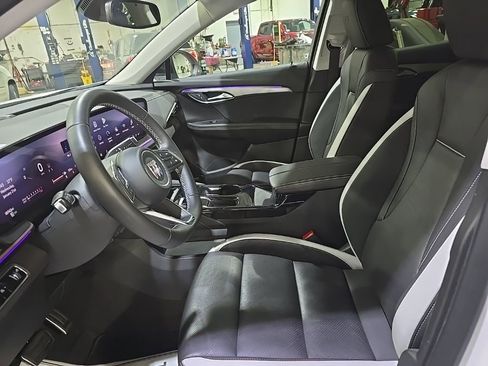 Certified 2025 Buick Envision Sport Touring image 19