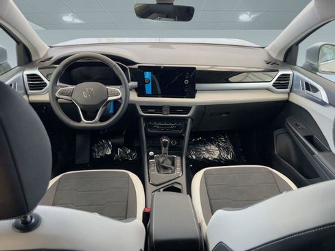 New 2026 Volkswagen Taos SE image 17