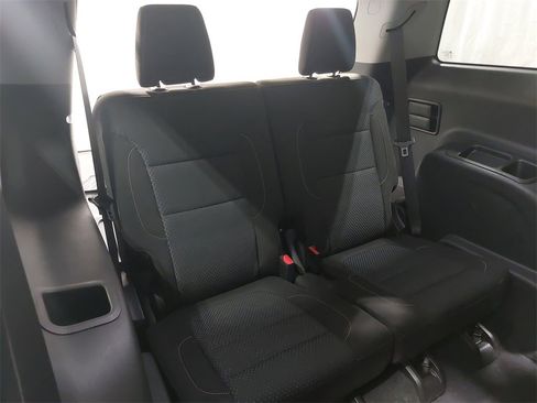 Used 2023 GMC Acadia SLE w/ Driver Convenience Package image 12