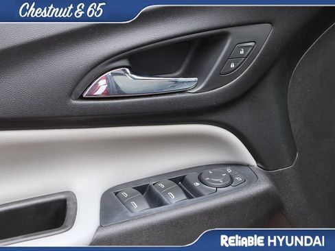 Used 2019 Chevrolet Equinox LT w/ Driver Convenience Package FWD image 23