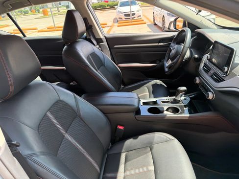 Used 2024 Nissan Altima 2.5 SR FWD image 31