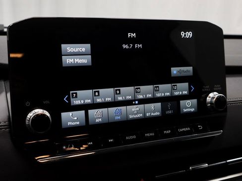 Used 2024 Mitsubishi Outlander SE image 3