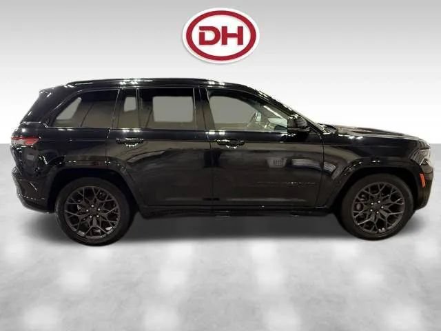 Used 2025 Jeep Grand Cherokee Summit w/ Obsidian Package AWD/4WD image 2