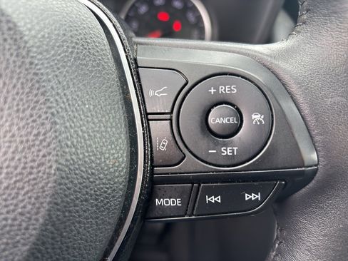 Used 2021 Toyota RAV4 XLE Premium image 13