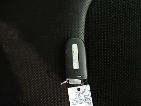 Used 2019 Jeep Cherokee Trailhawk AWD/4WD image 51
