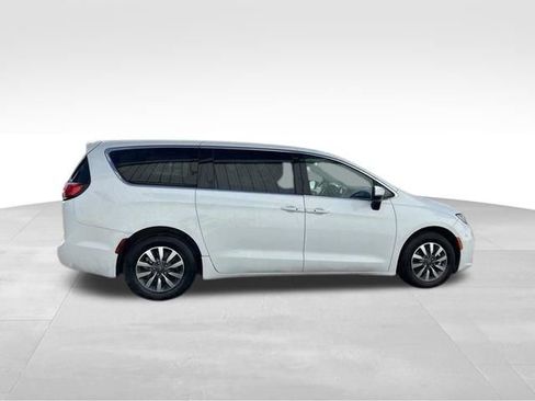 Used 2023 Chrysler Pacifica Touring-L FWD image 8
