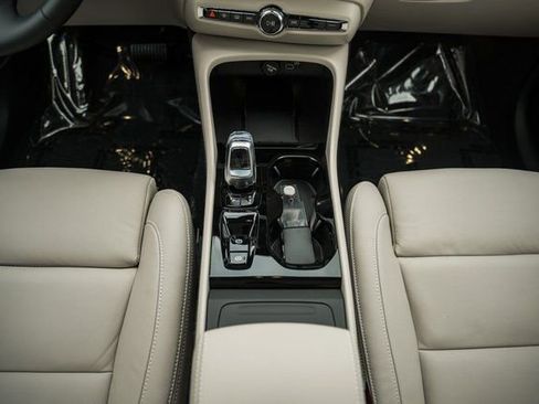 New 2026 Volvo XC40 B5 Ultra w/ Protection Package Premier image 30