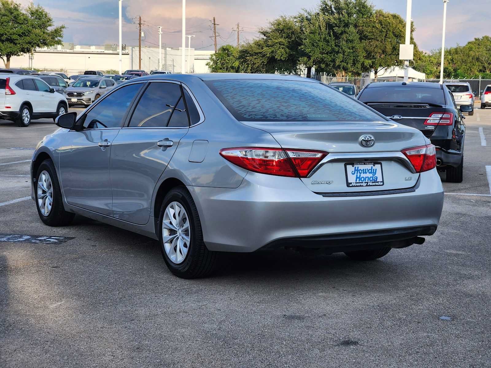 Used 2016 Toyota Camry LE FWD image 5