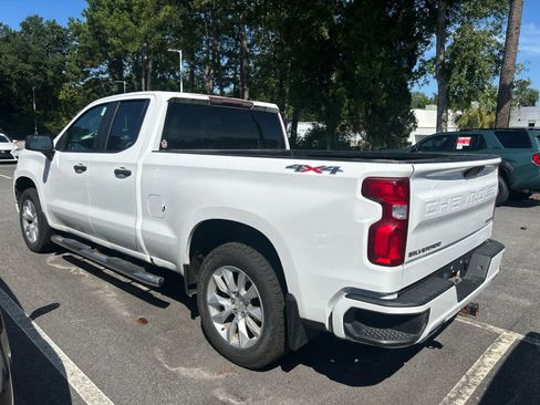Used 2019 Chevrolet Silverado 1500 Custom w/ Custom Value Package AWD/4WD image 2