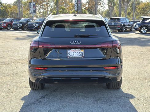 Used 2024 Audi Q8 e-tron Premium Plus image 4
