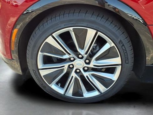 Used 2025 Cadillac Lyriq Luxury w/ LPO, Floor Liner Package AWD/4WD image 19