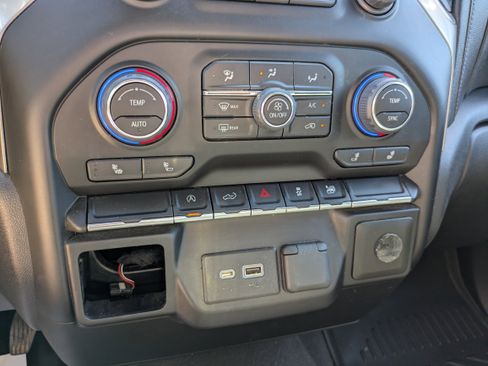 Used 2022 Chevrolet Silverado 1500 LT image 19