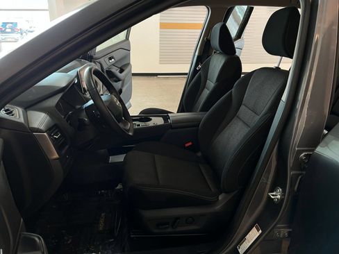 Used 2025 Nissan Rogue SV FWD image 28