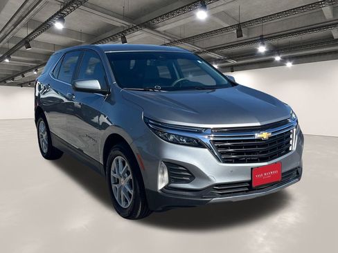 Used 2023 Chevrolet Equinox LT image 2