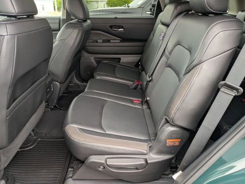 Used 2023 Nissan Pathfinder SL AWD/4WD image 24