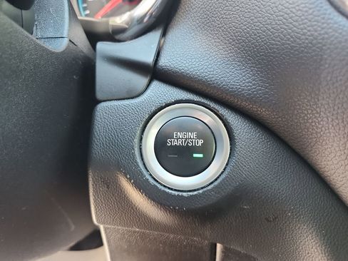 Used 2018 Chevrolet Equinox LT image 28