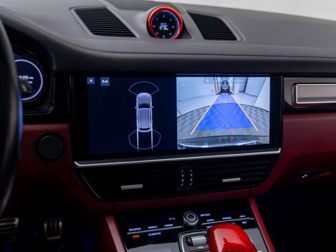 Certified 2019 Porsche Cayenne Turbo AWD/4WD image 29